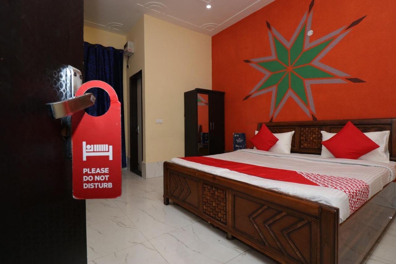 Oyo 24108 The Palms Hotel