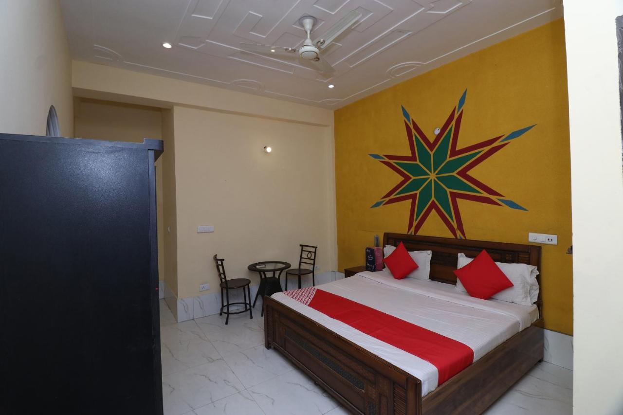 Oyo 24108 The Palms Hotel Gurgaon