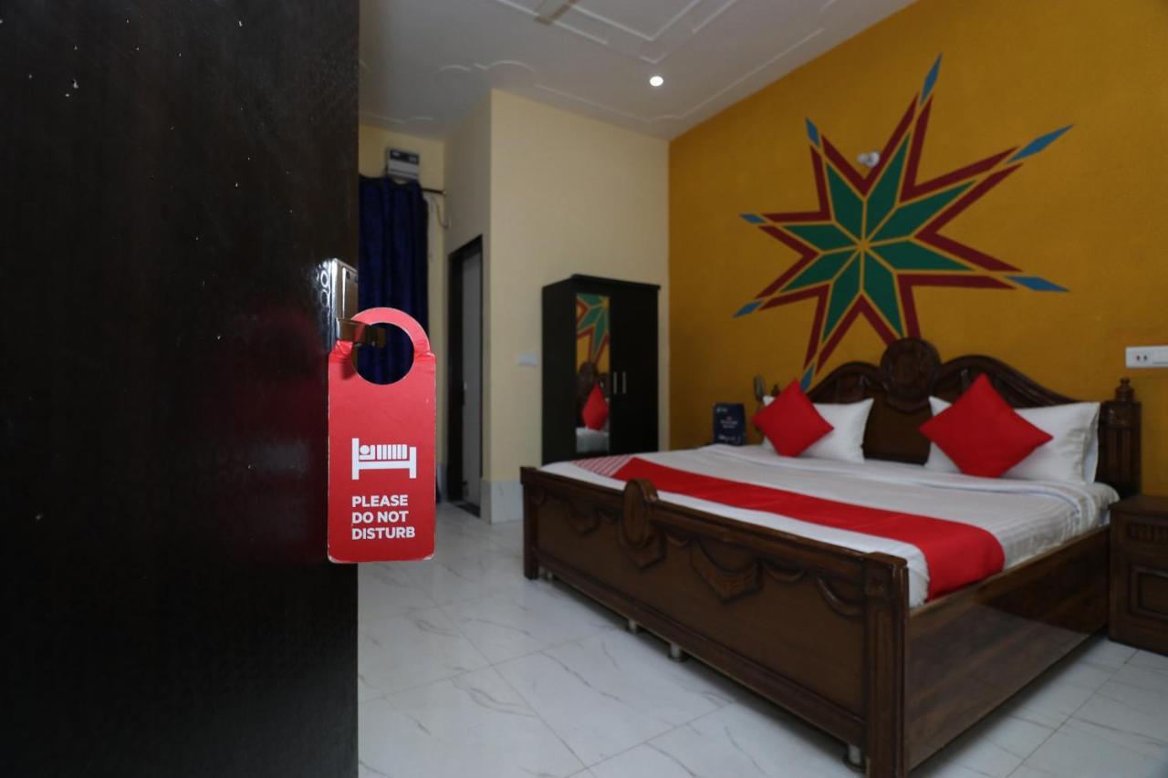 Oyo 24108 The Palms 3* Gurgaon