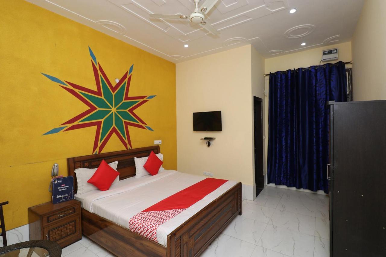 Oyo 24108 The Palms Hotel Gurgaon