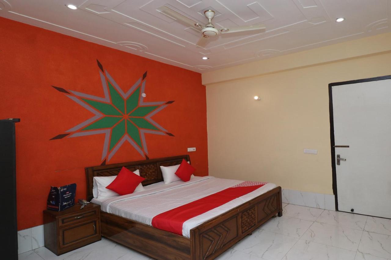 Oyo 24108 The Palms 3* Gurgaon