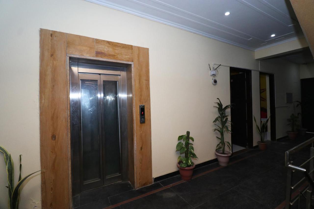 Oyo 24108 The Palms 3* Gurgaon