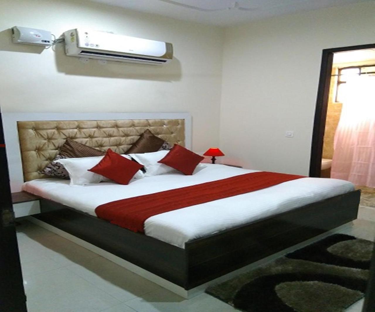 Niketan Medanta 3*