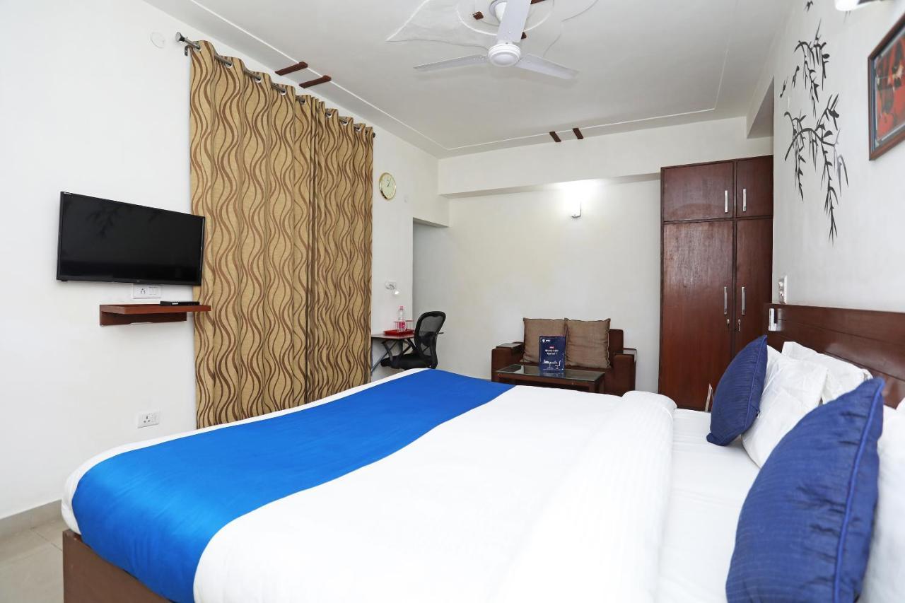 Hotel Oyo 2482 K V Complex 3*