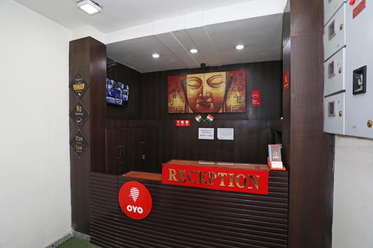 Hotel Oyo 2482 K V Complex 3*