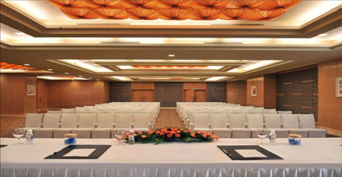 Hotel Radisson Gurugram Sohna Road Center 5*