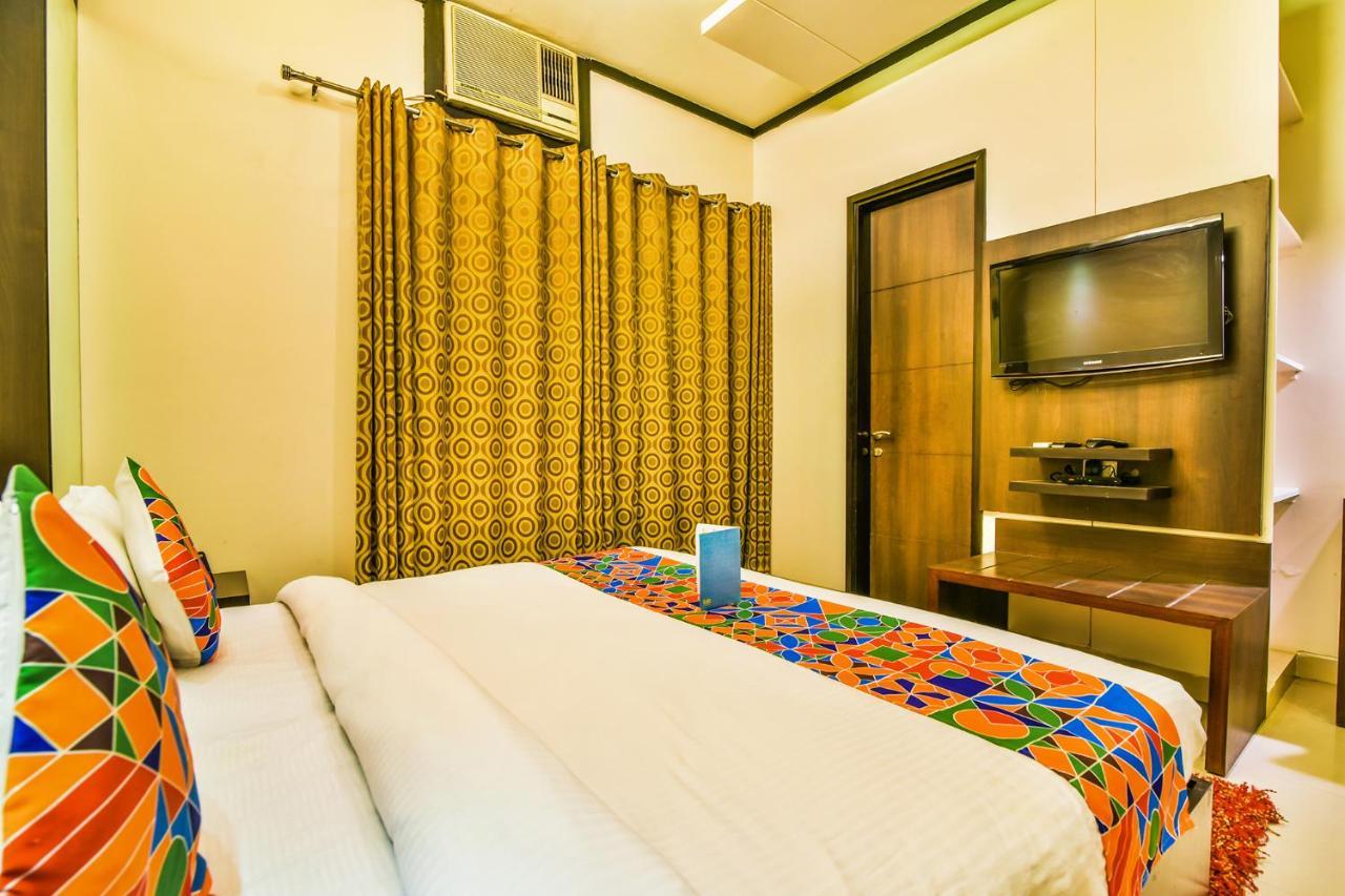 Hotel Fabhotel First Star Golf Course Road 3*