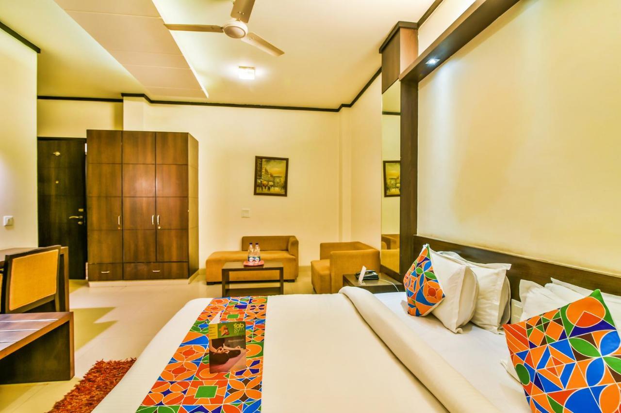Hotel Fabhotel First Star Golf Course Road