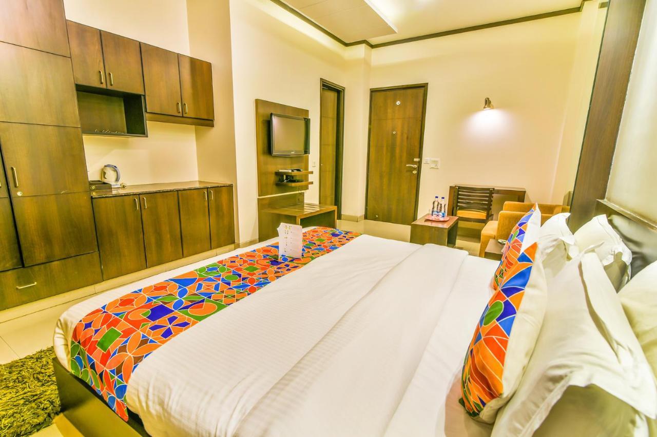 Hotel Fabhotel First Star Golf Course Road Gurgaon