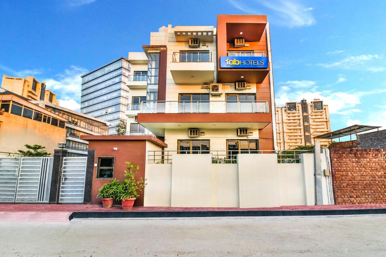 Fabhotel First Star Golf Course Road Hotel 3*