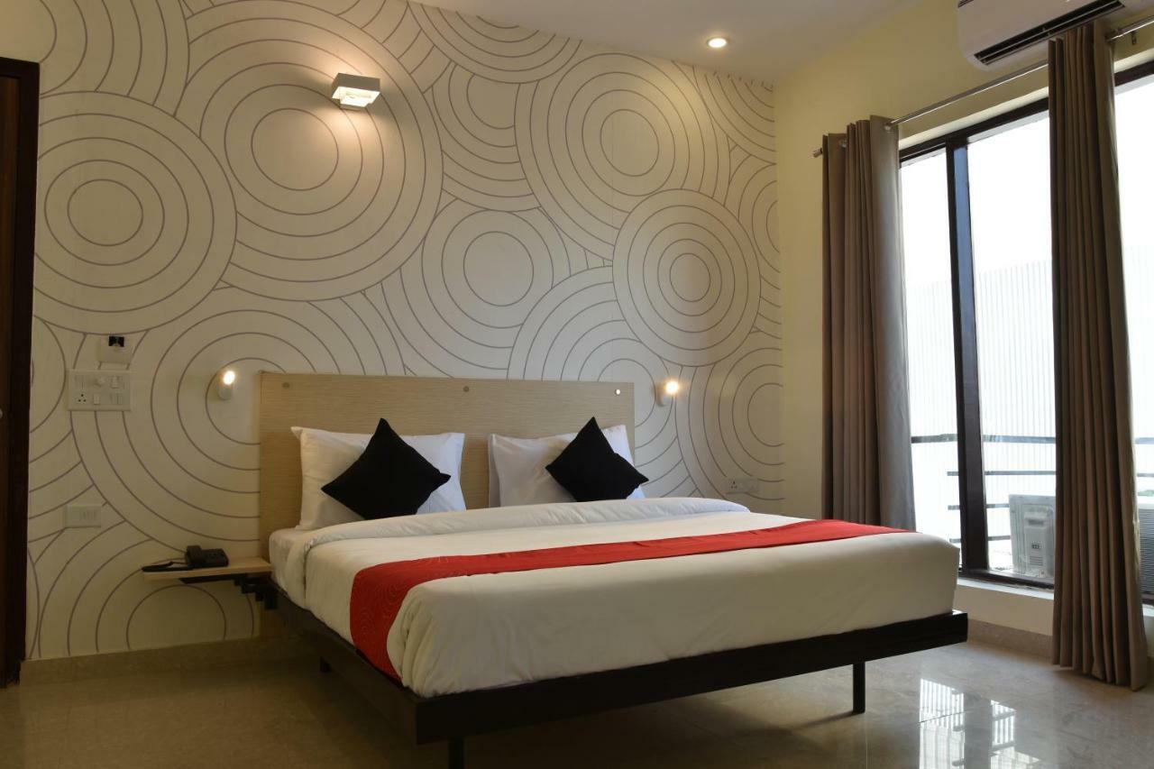 Collection O 30075 South City-1 Market Hotel Gurgaon