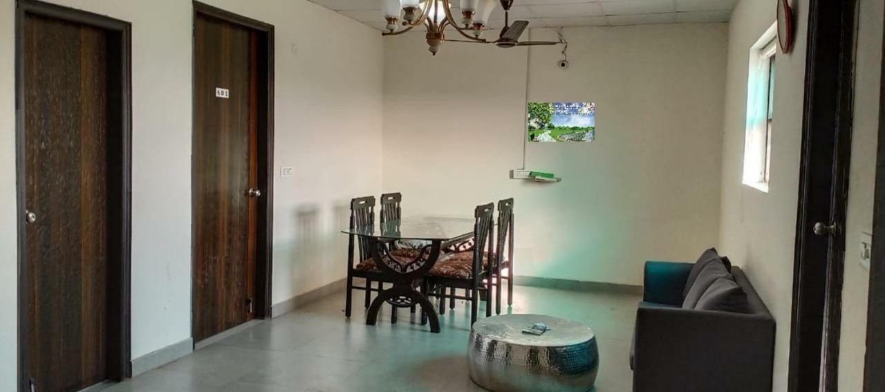 Apartment Niketan Medanta Service *