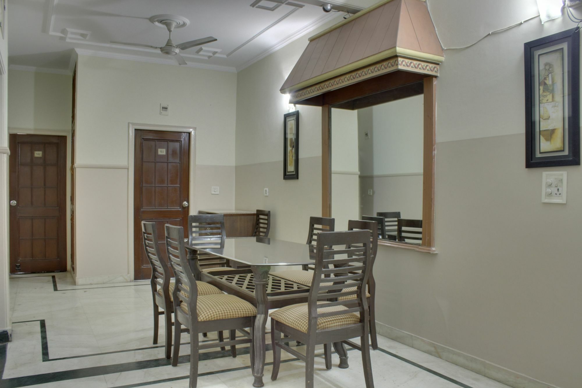 Hotel Oyo 309 The Royal Residency Gurgaon