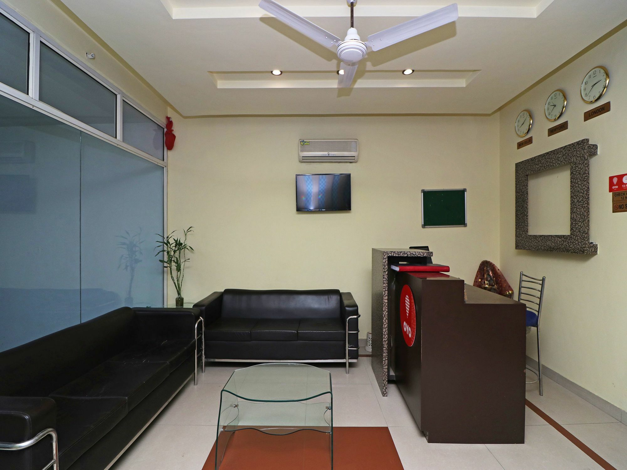 Hotel Oyo 389 Applee