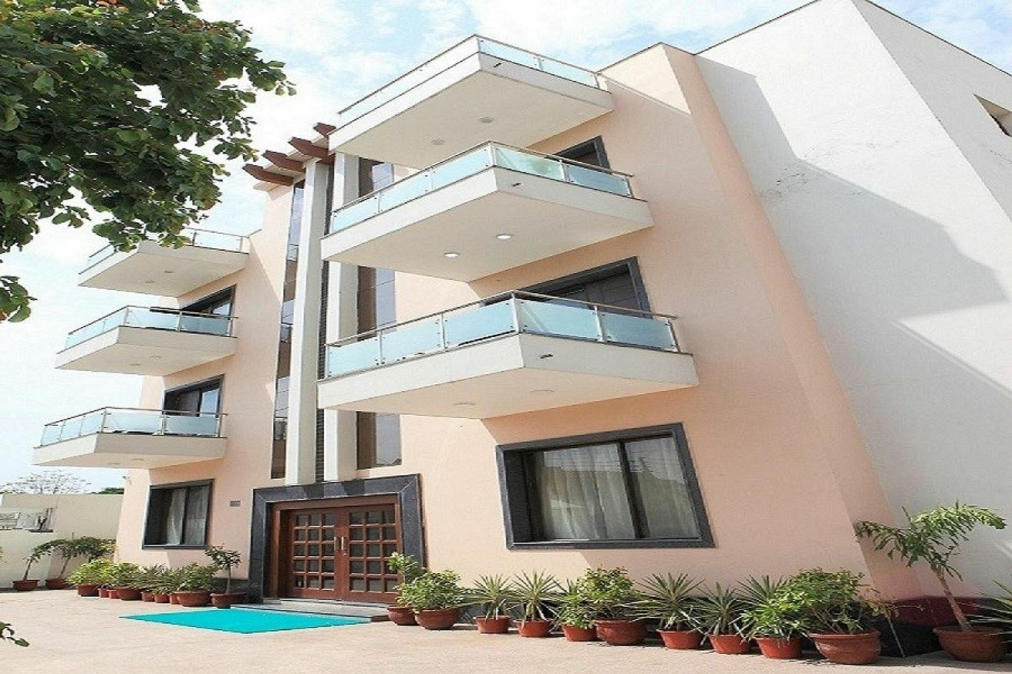 Guest house Hotel Mavens House Artemis Hospital Road