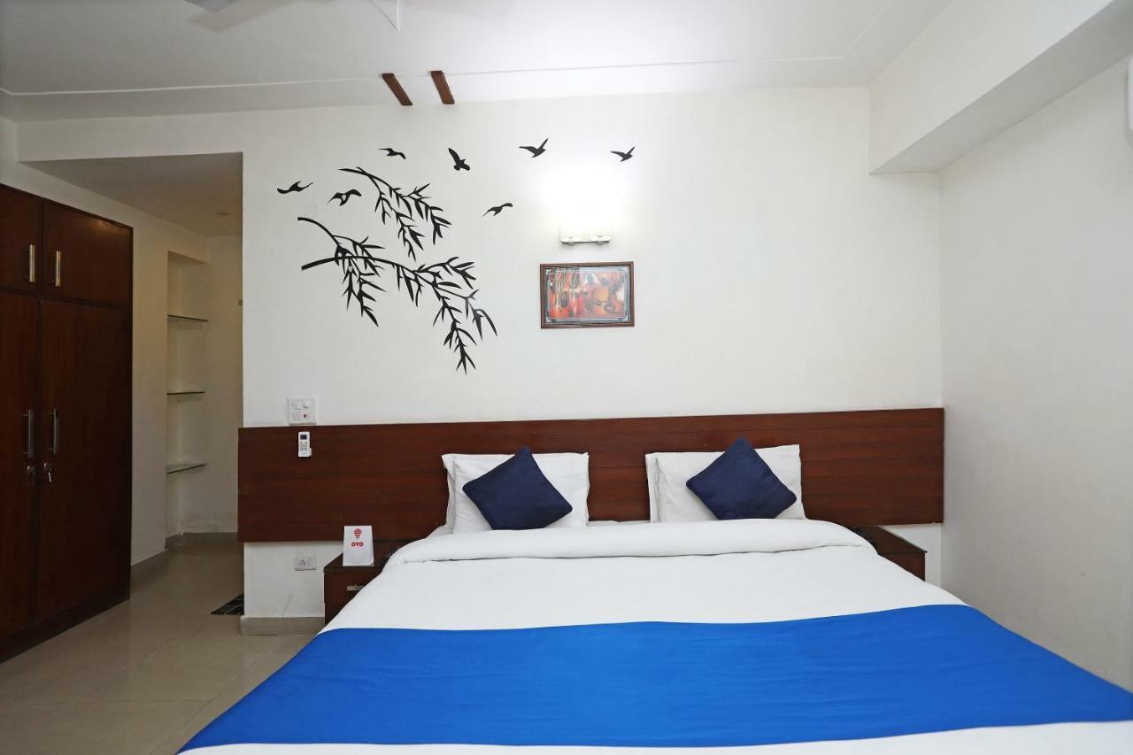 Hotel Oyo 2482 K V Complex 3*