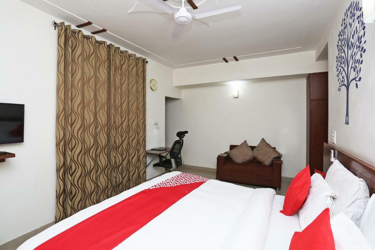 Oyo 2482 K V Complex 3* Gurgaon