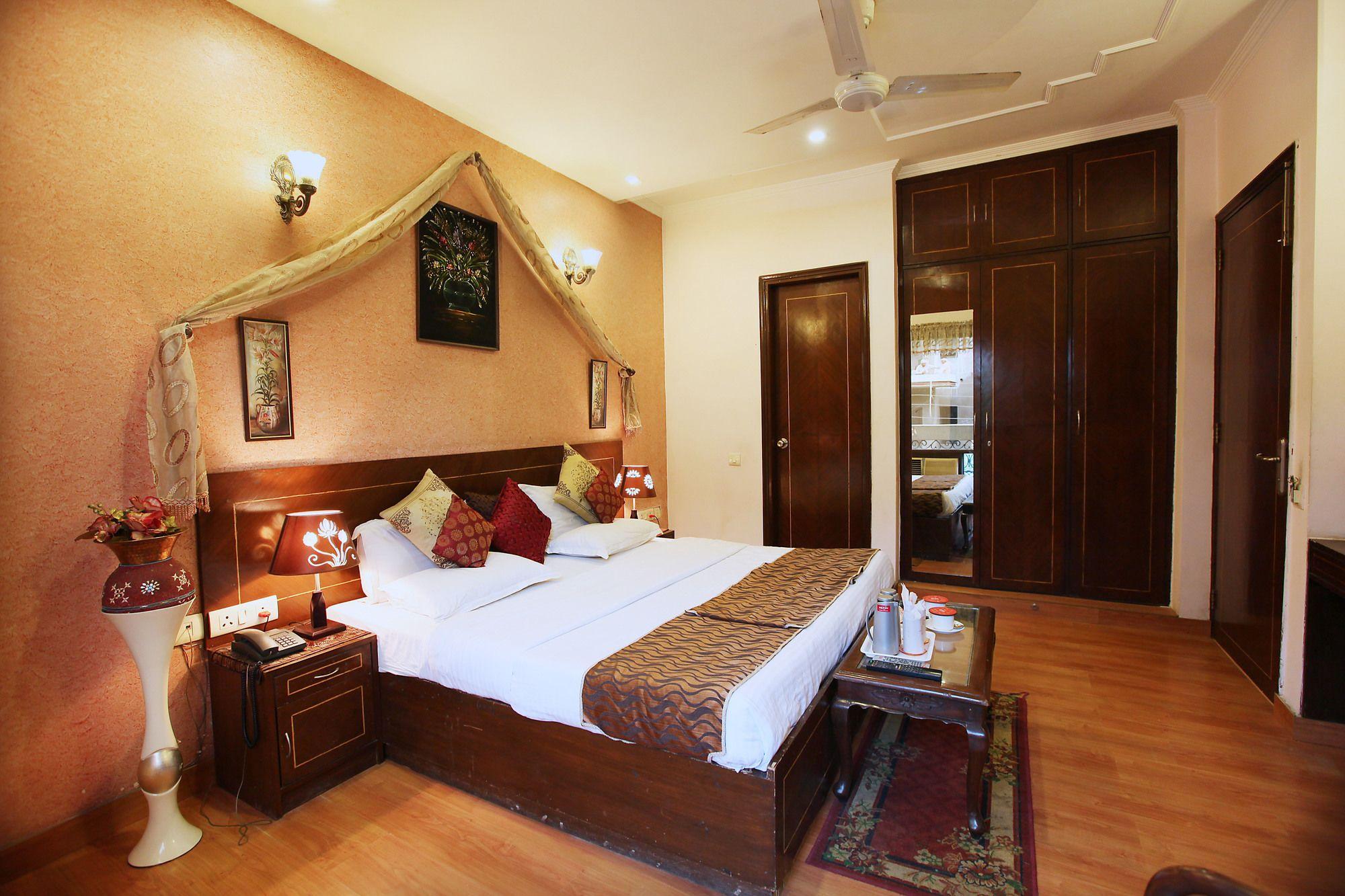 Oyo 566 Soni Hotel Gurgaon