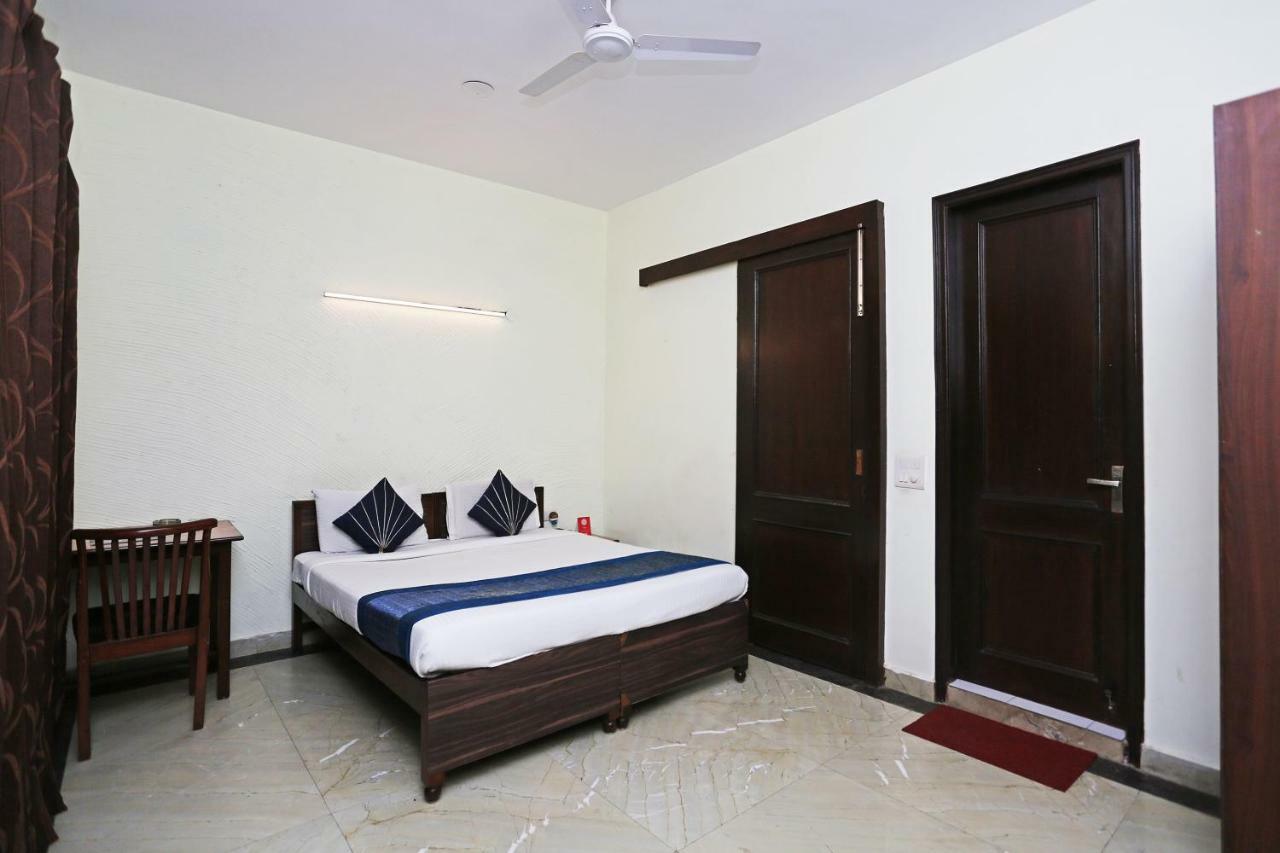 Oyo 2256 Excellency Hotel 2*
