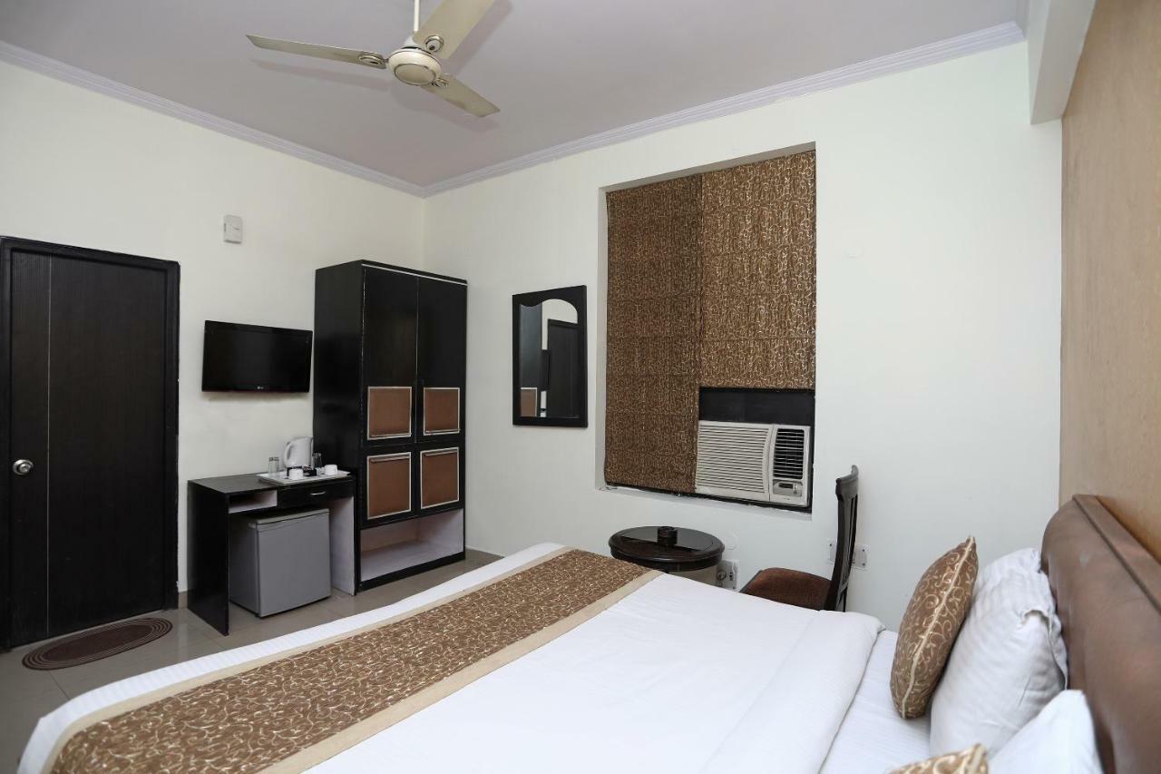 Oyo 14875 The Imperial Residency 3*