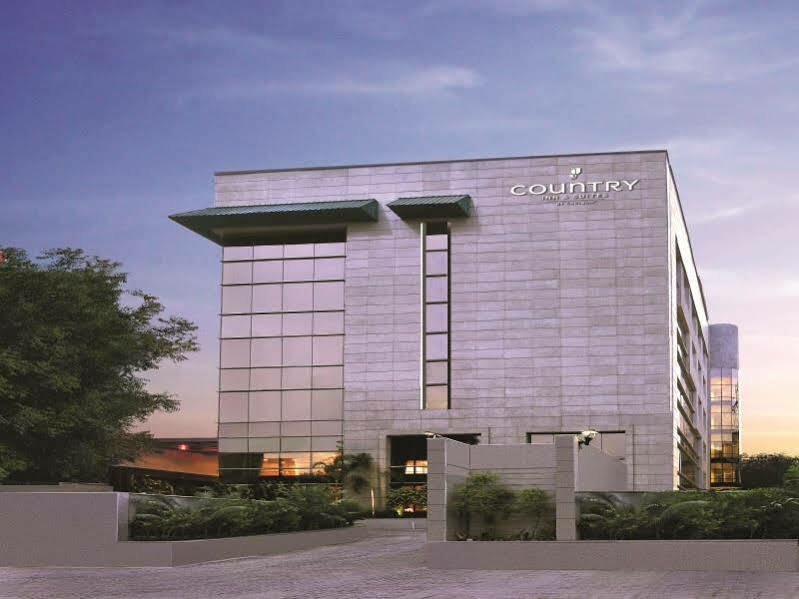 Country & By Radisson, Gurugram Sector 12 Hotel