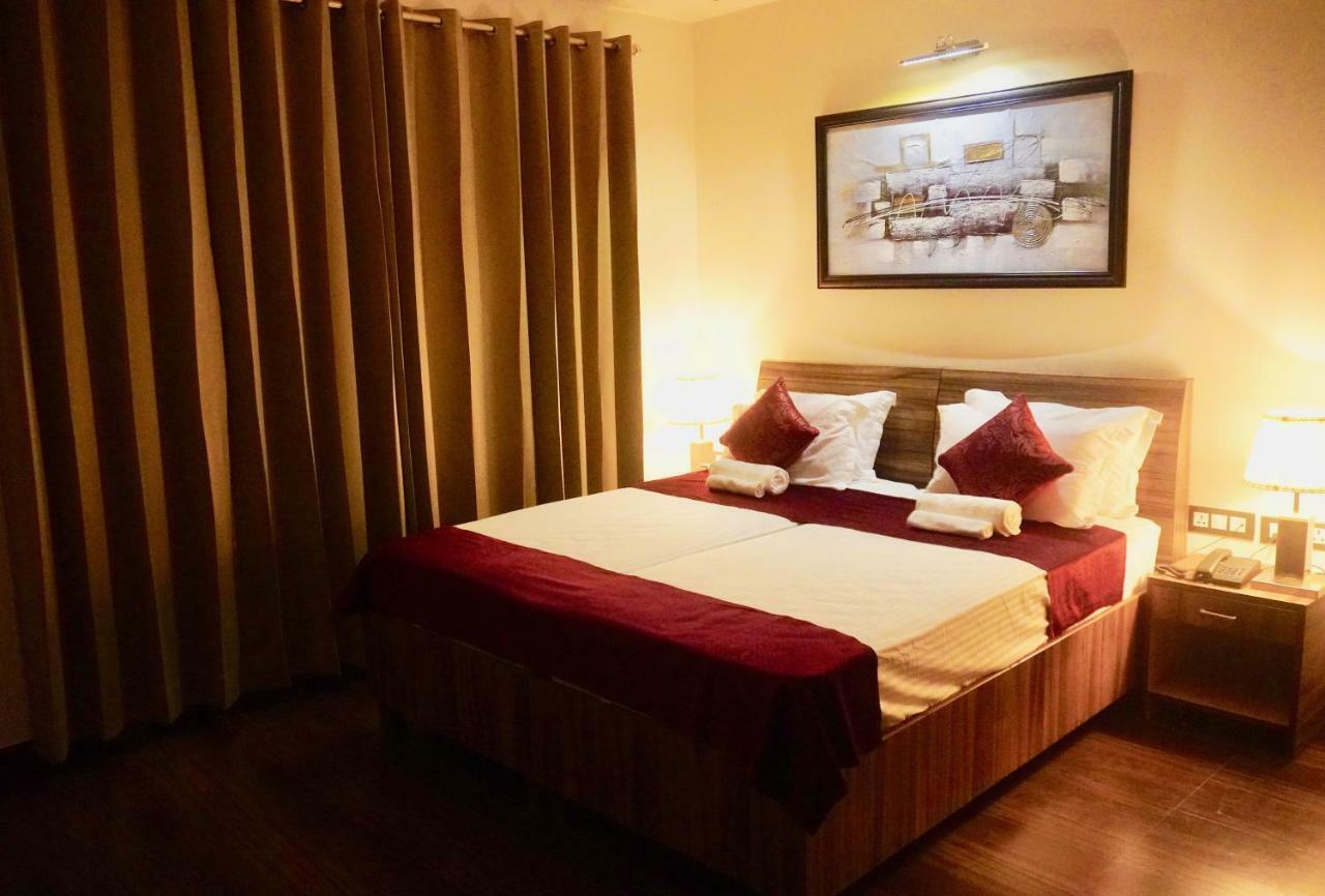 Hotel Saavi Golf Course Gurgaon