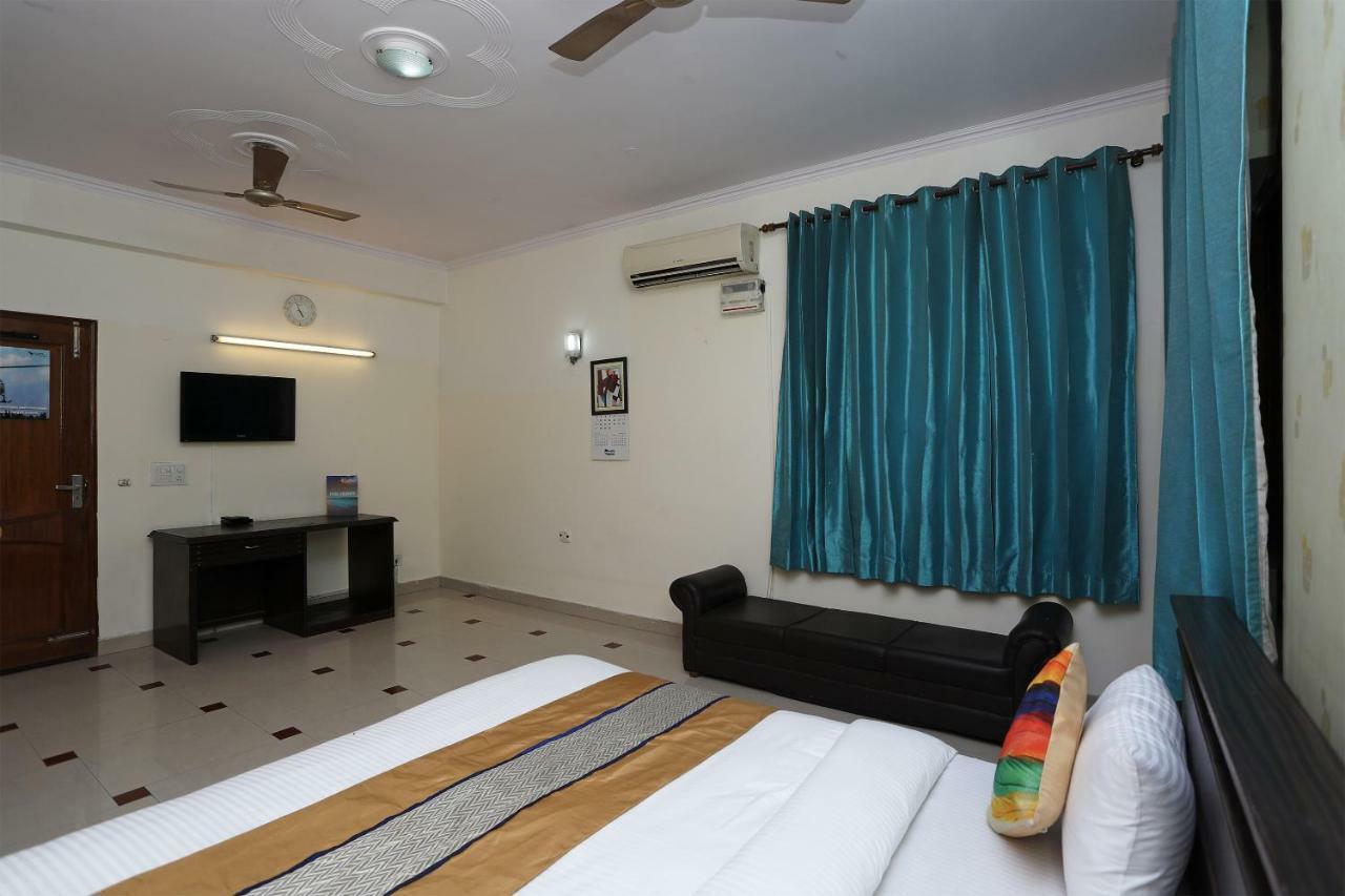 Hotel Oyo 14306 The Tavern Gurgaon