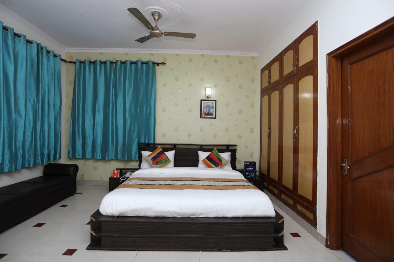 Oyo 14306 The Tavern Hotel Gurgaon