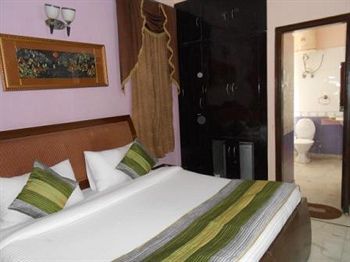 Hotel Ess Kay Ess 2*