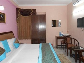 Ess Kay Ess Hotel 2*