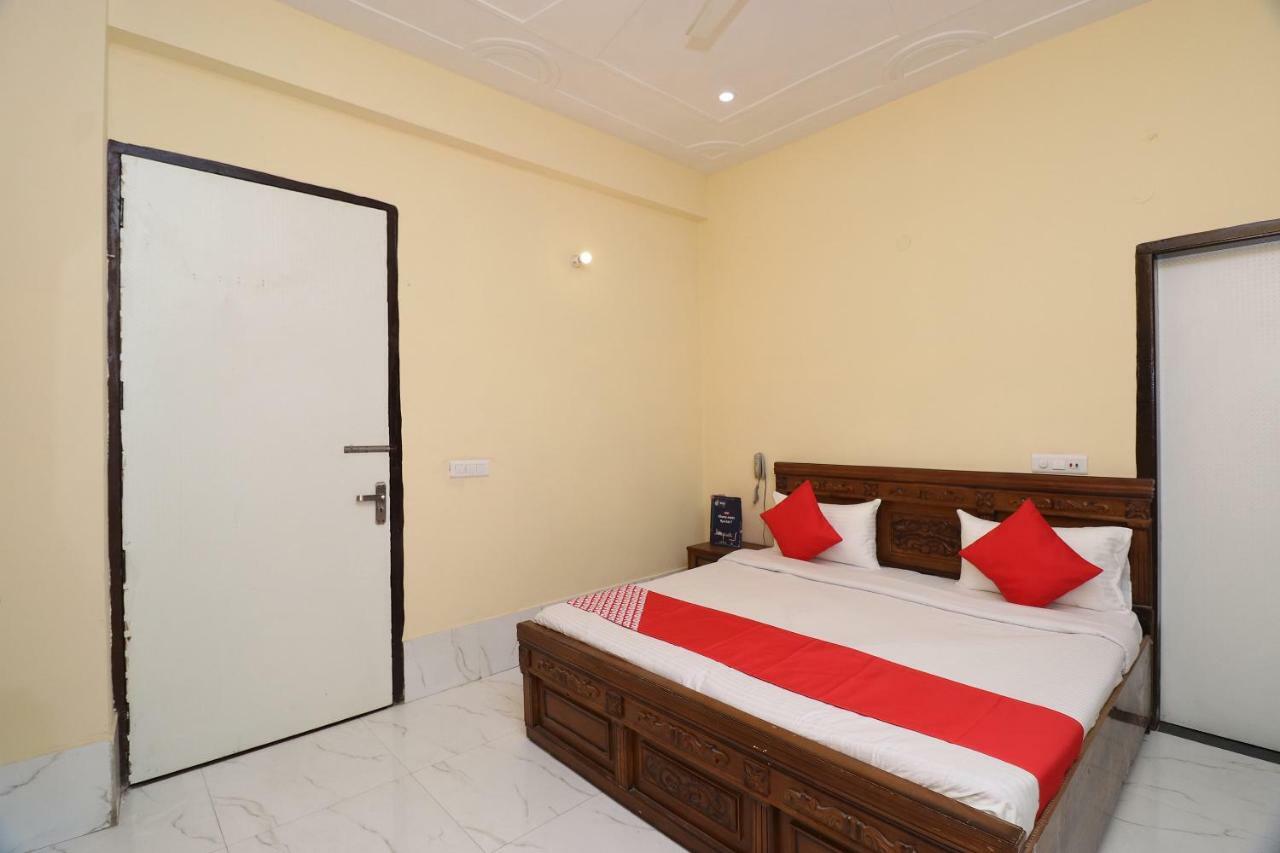 Hotel Oyo 24108 The Palms 3*