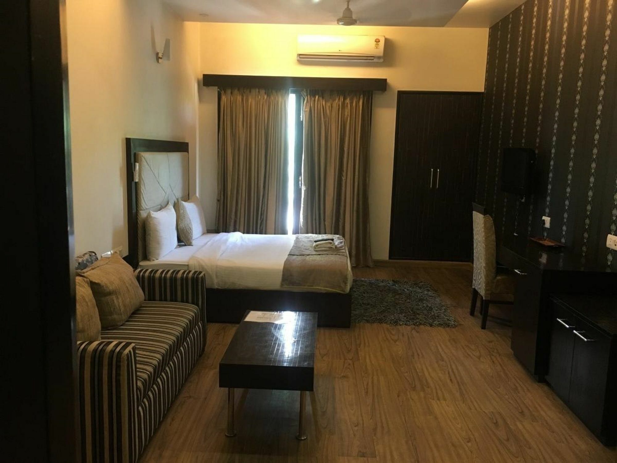 Hotel Amazone Holidays Gurgaon