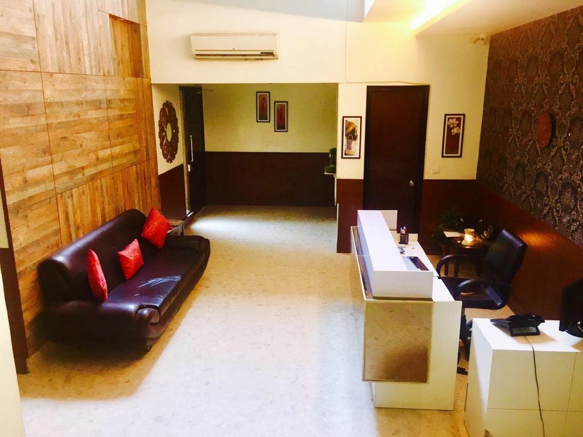 Hotel Amazone Holidays Gurgaon