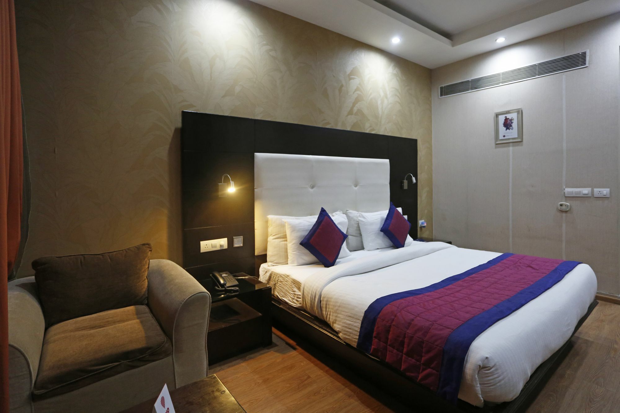 Hotel Oyo 7281 Almati 3*