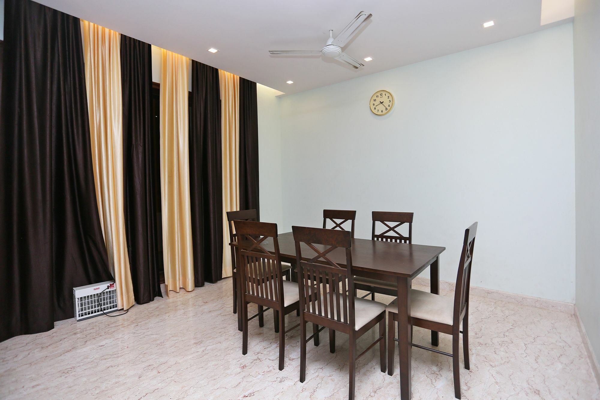Hotel Oyo 9664 Sector 48 2*