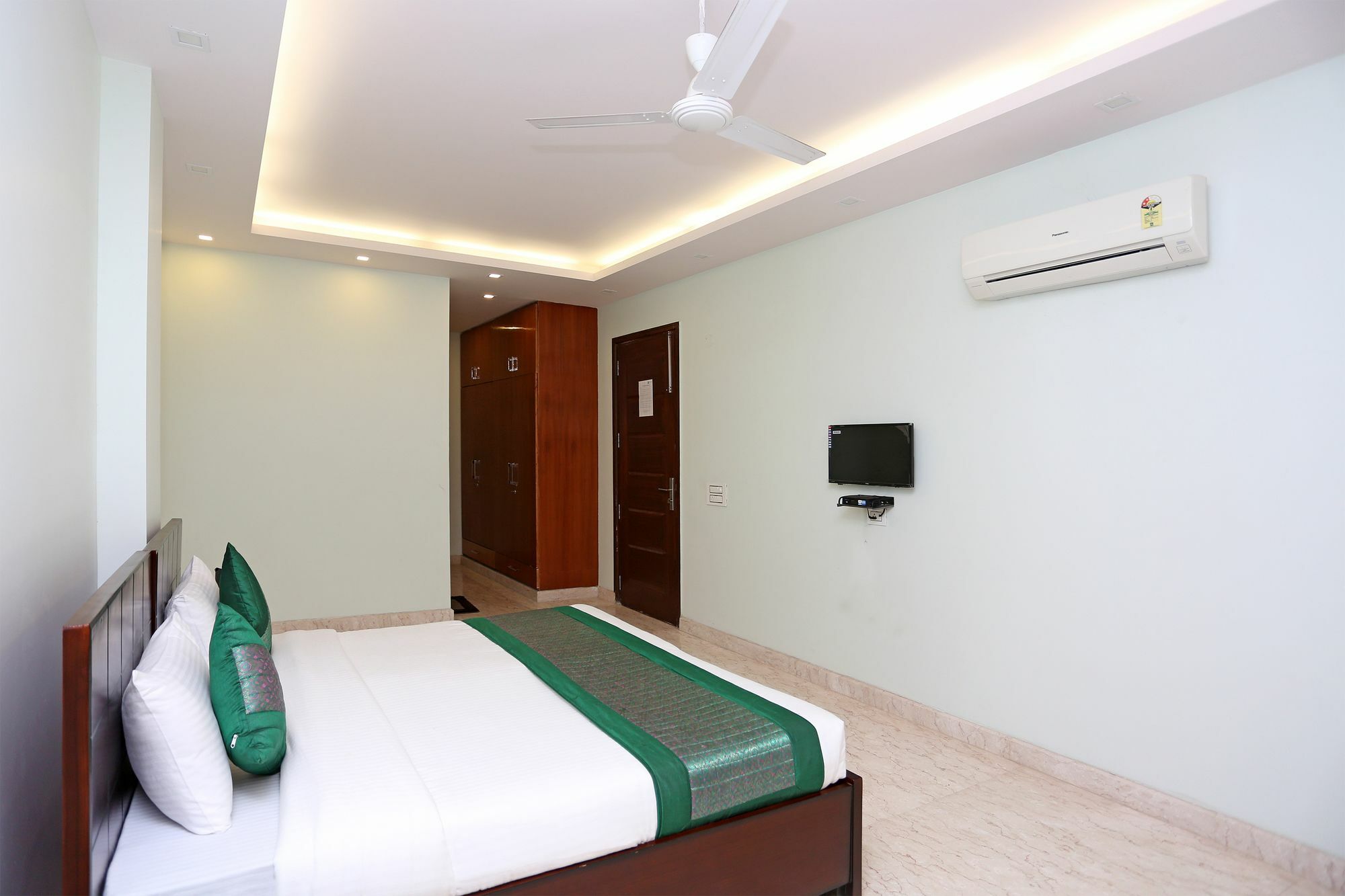 Oyo 9664 Sector 48 Hotel