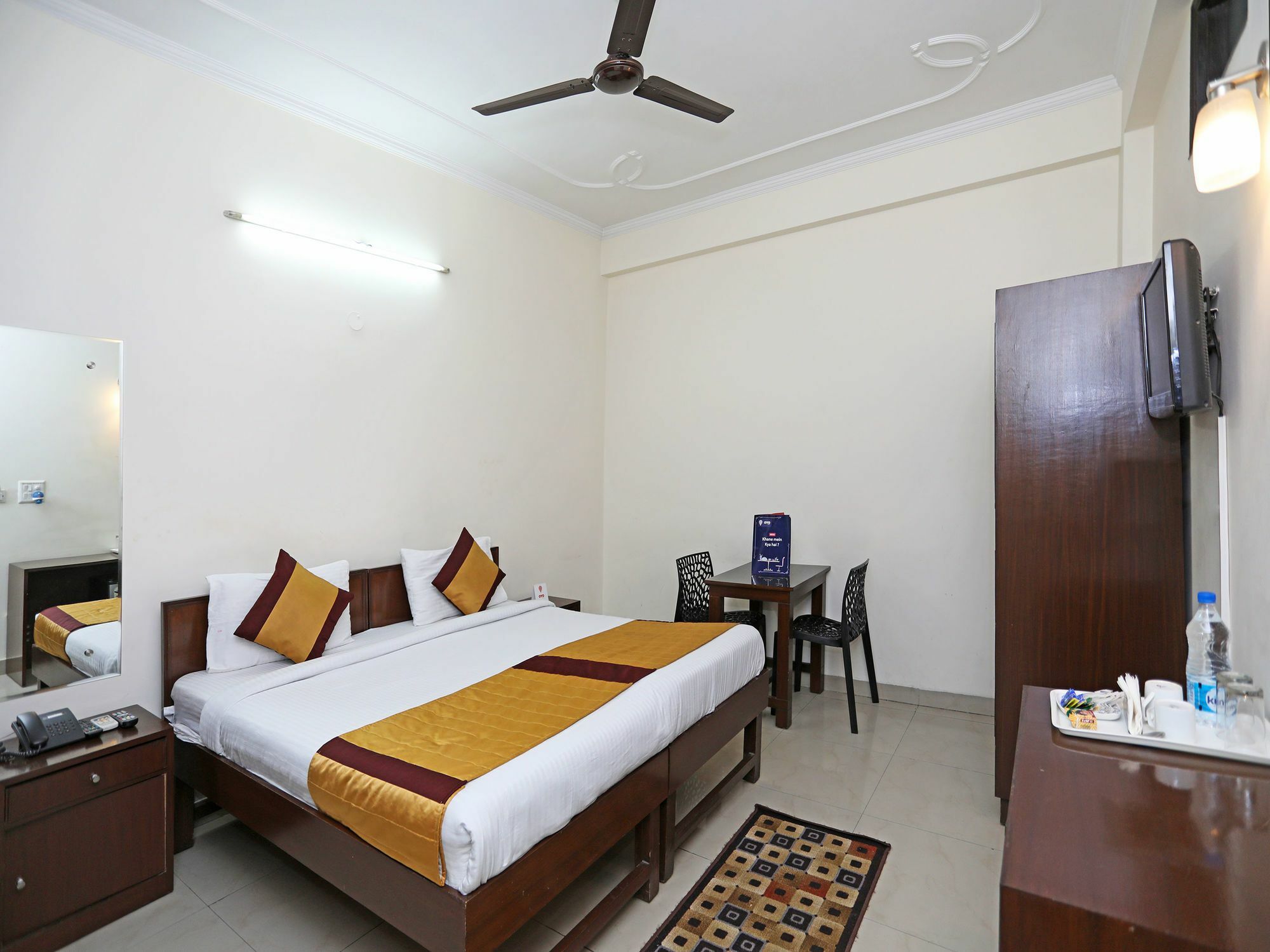 Oyo 9423 Near Medanta Medicity Hospital Hotel 2*
