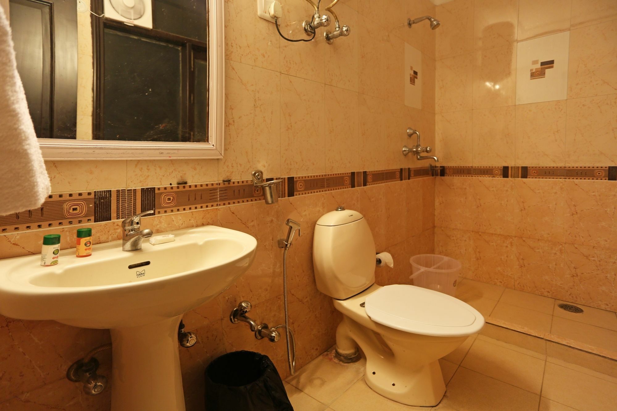 Oyo Townhouse 330 Mg Road Metro Station Gurgaon
