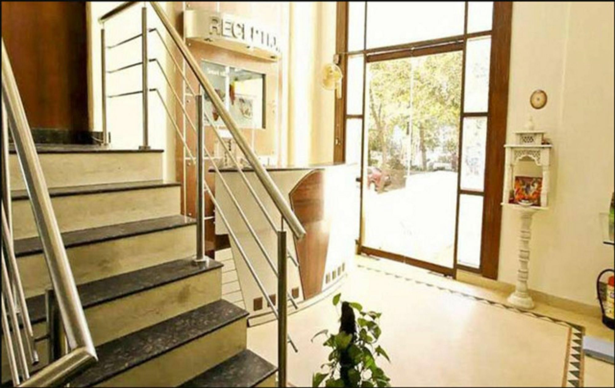 Hotel Smart By Royal Collection 2*