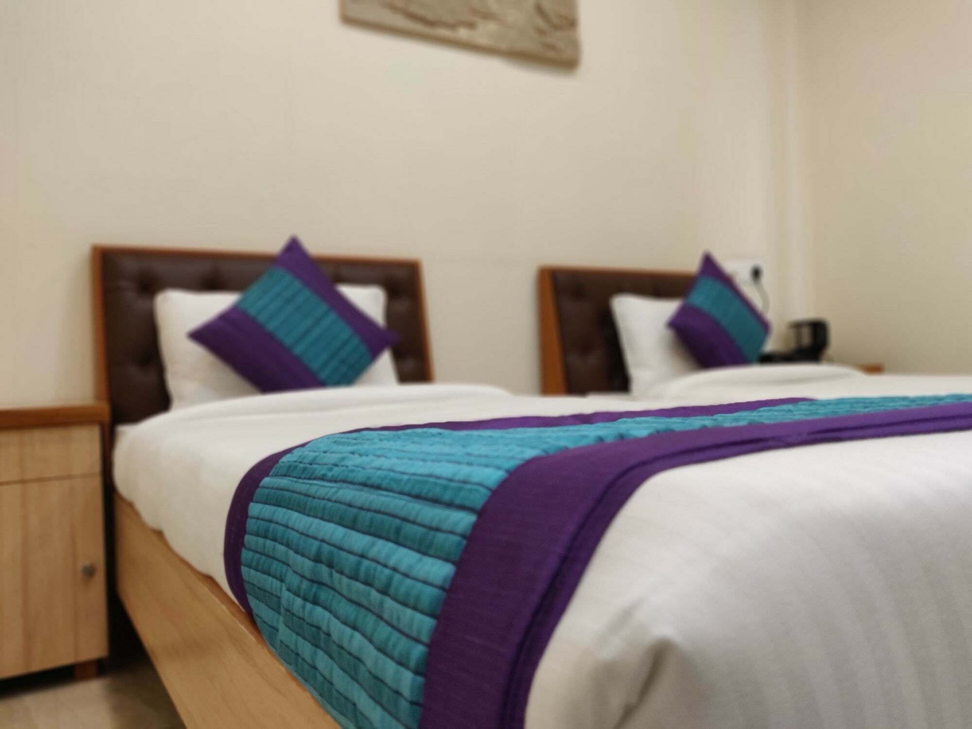 Treebo Sai Village Gold Souk - Sec 43 Hotel