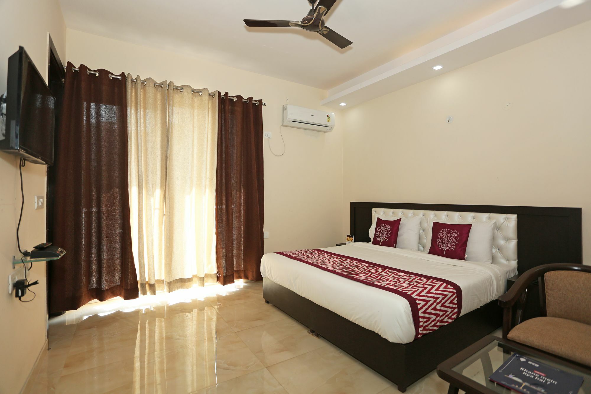 Oyo 8327 The Cube C 21 Hotel