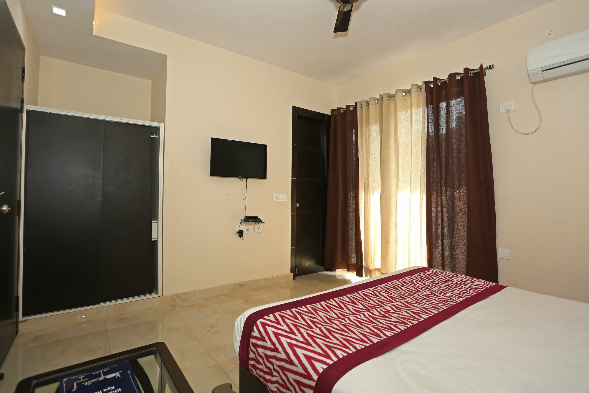 Oyo 8327 The Cube C 21 Gurgaon