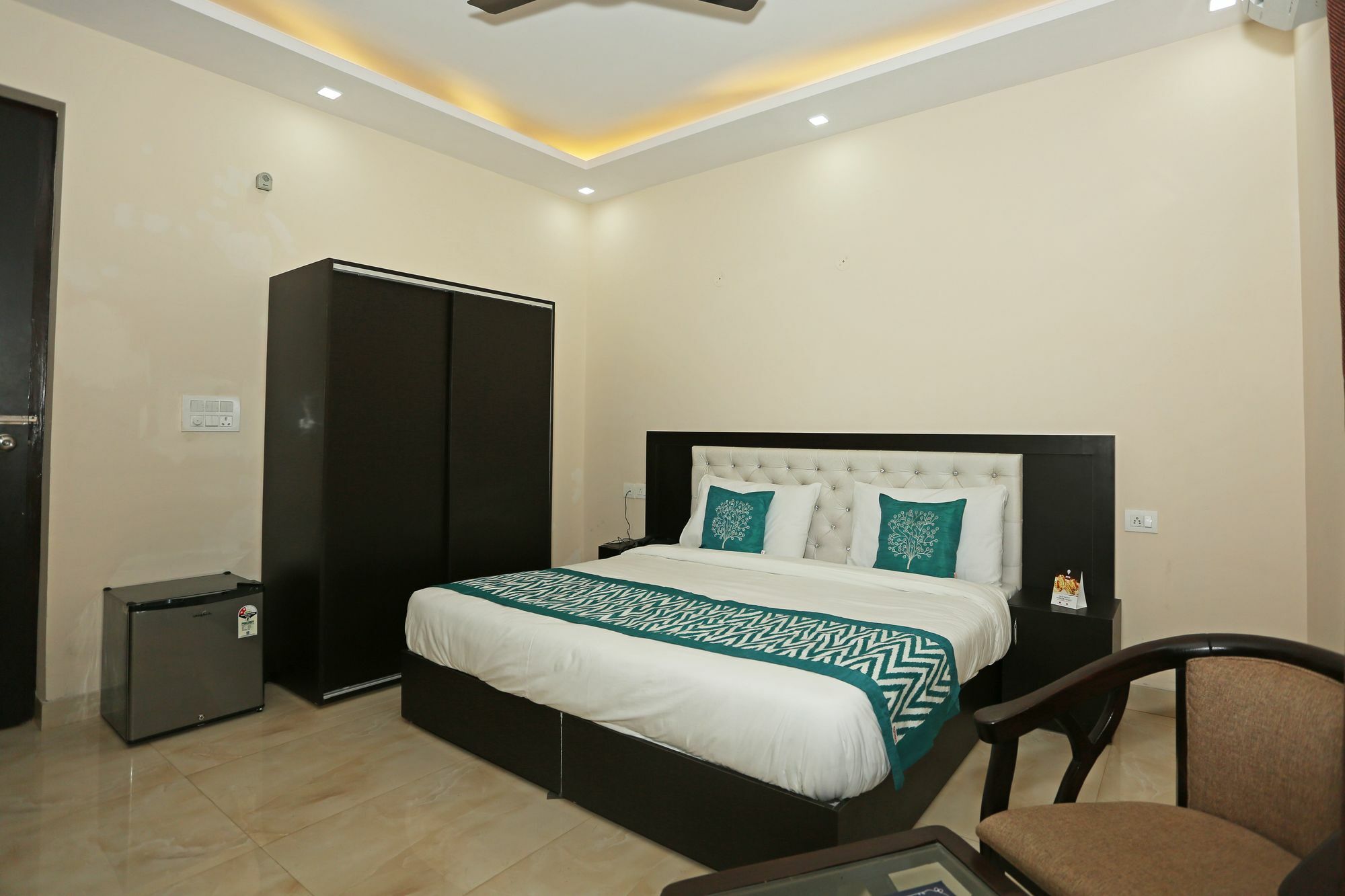 Hotel Oyo 8327 The Cube C 21 2*