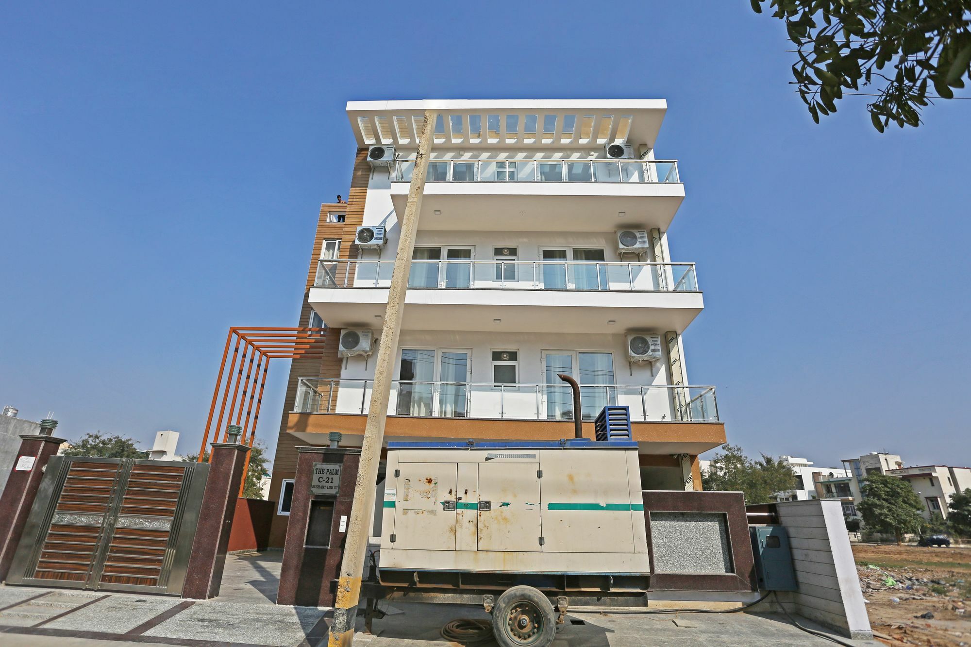 Oyo 8327 The Cube C 21 Hotel 2*