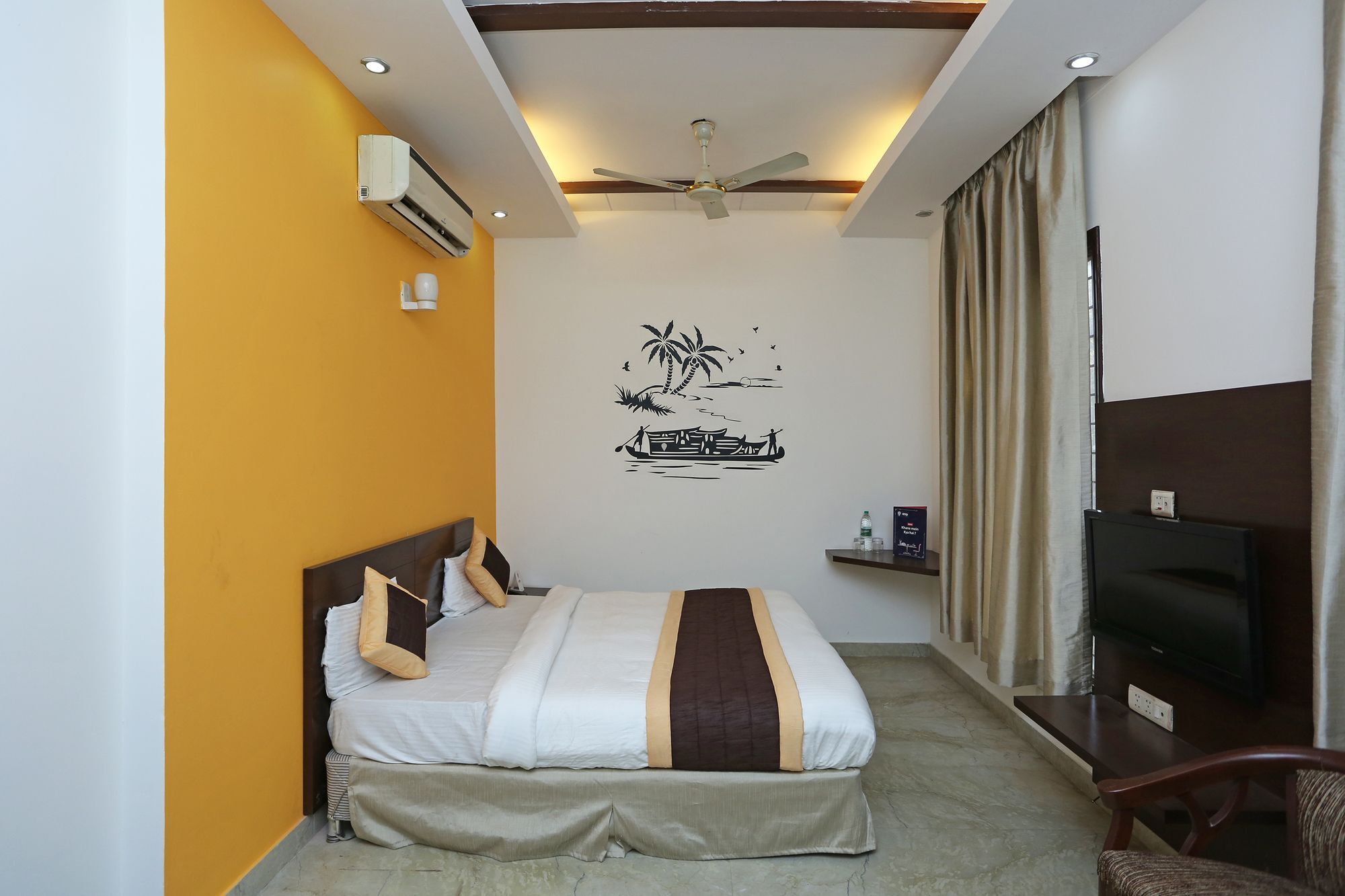 Oyo 11381 Corple Hotel 3*