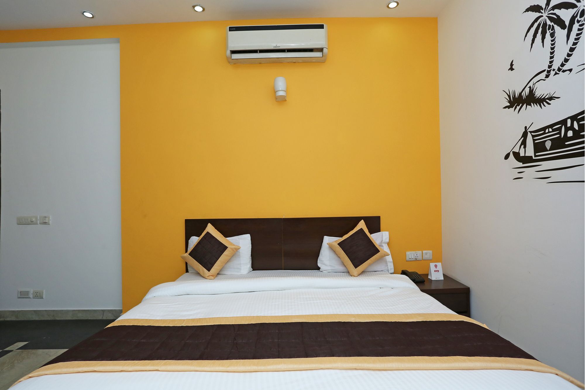 Oyo 11381 Corple Hotel 3*