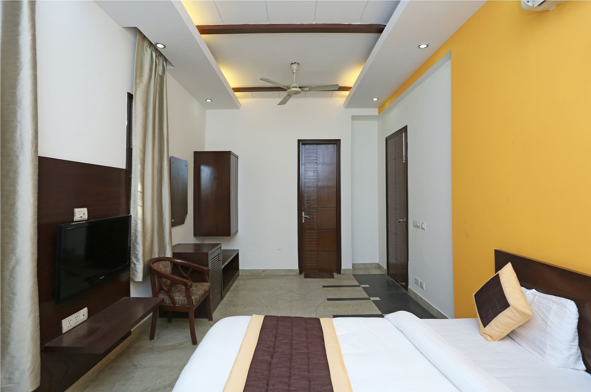 Oyo 11381 Corple 3*