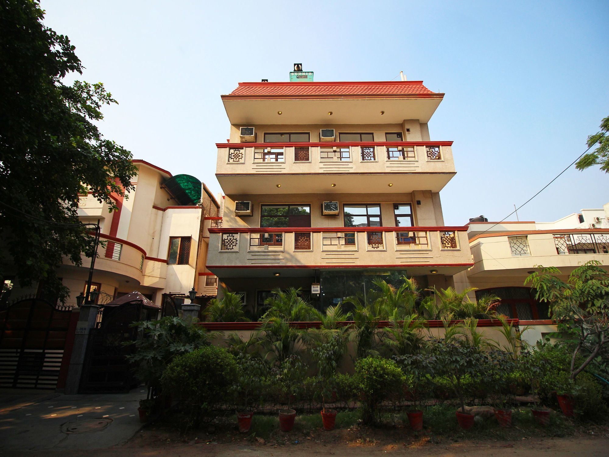 Oyo 6589 Shubhdeep Aashiyana Hotel 3*