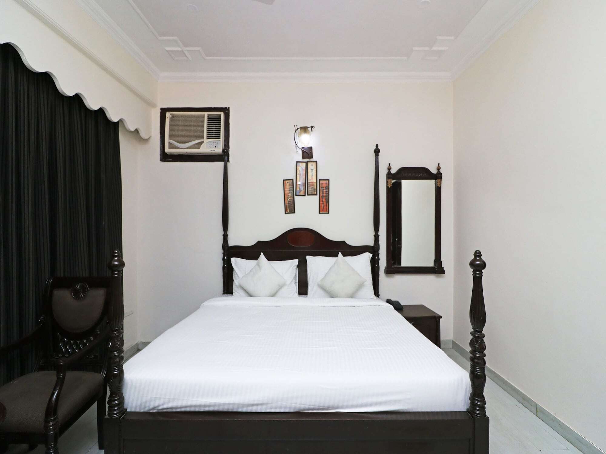 Oyo 20036 Silverkey Akash Neem Marg Hotel Gurgaon