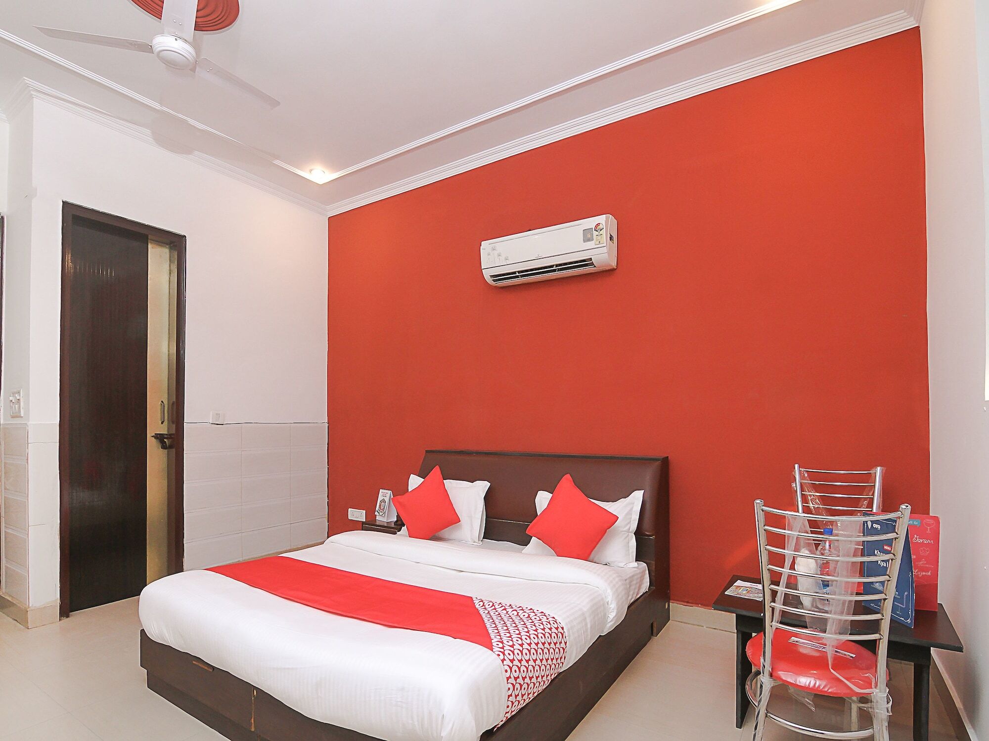 Oyo 18851 Smart Signature Hotel